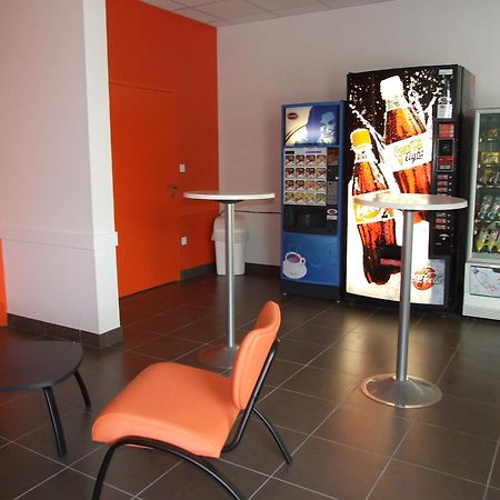 Hotel Jf Accueil & Formation Cholet Zewnętrze zdjęcie