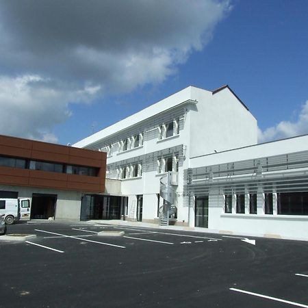 Hotel Jf Accueil & Formation Cholet Zewnętrze zdjęcie