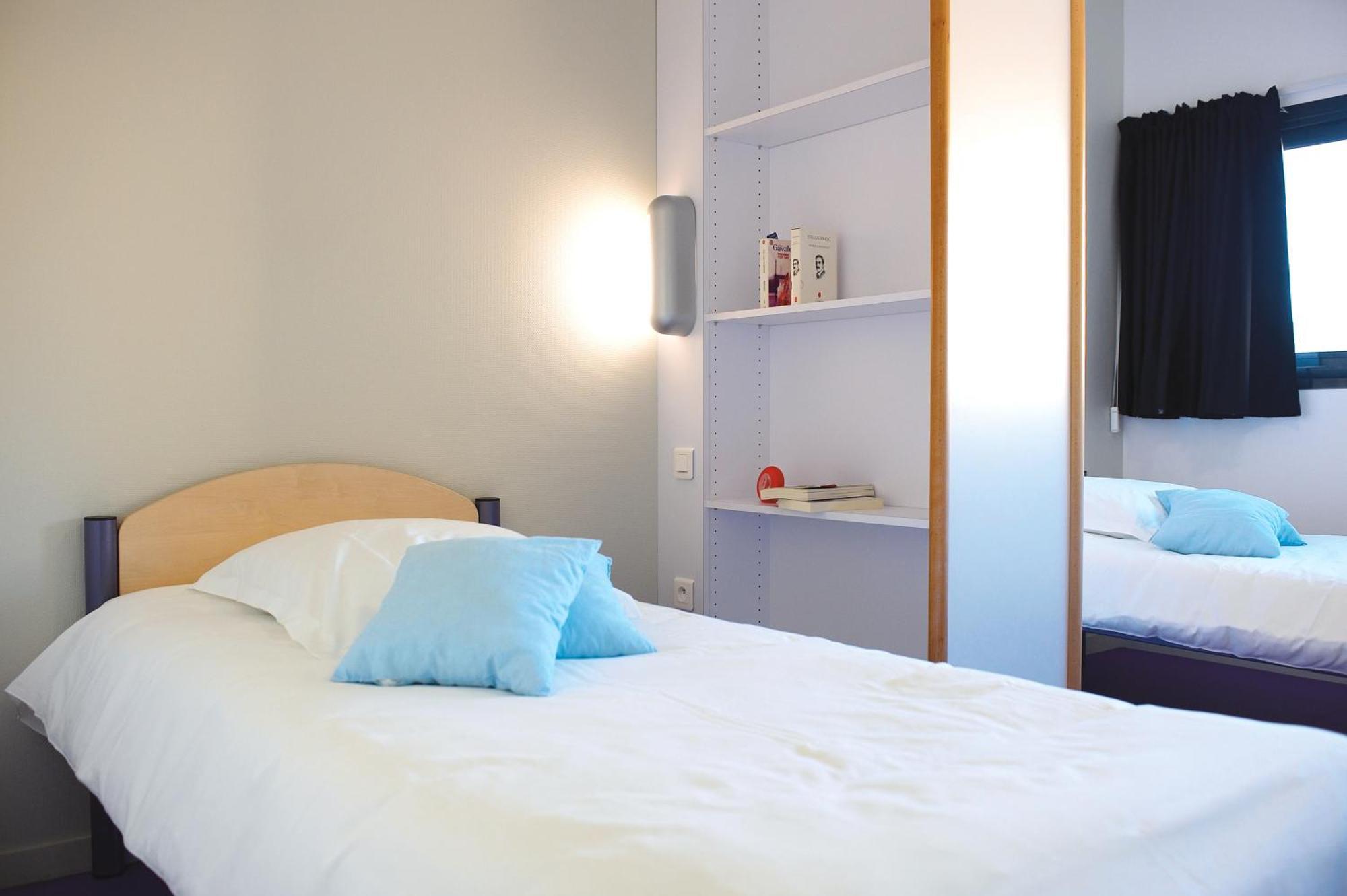 Hotel Jf Accueil & Formation Cholet Zewnętrze zdjęcie