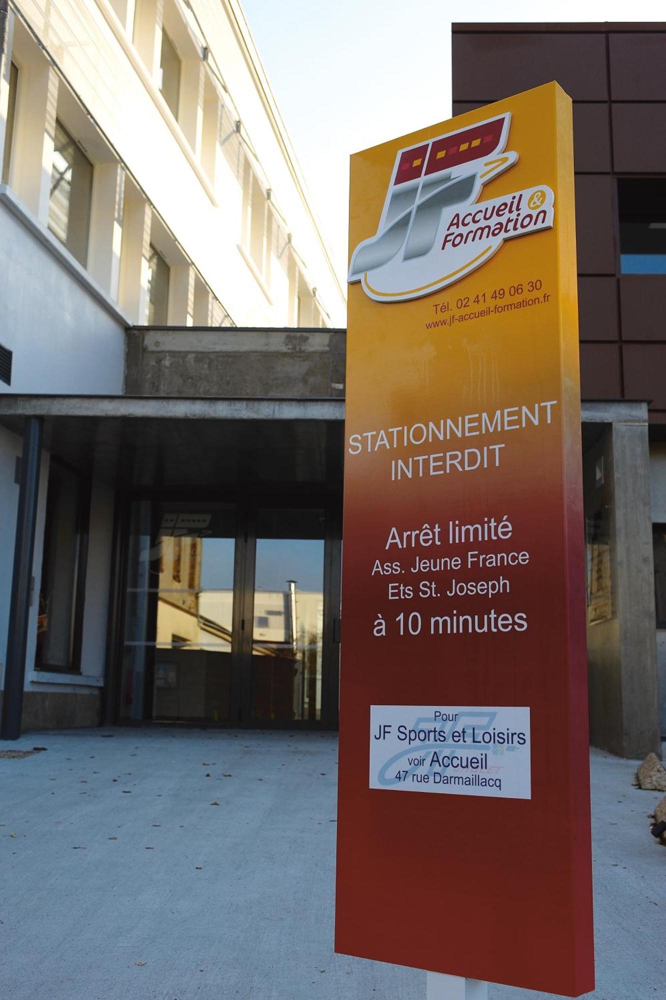 Hotel Jf Accueil & Formation Cholet Zewnętrze zdjęcie