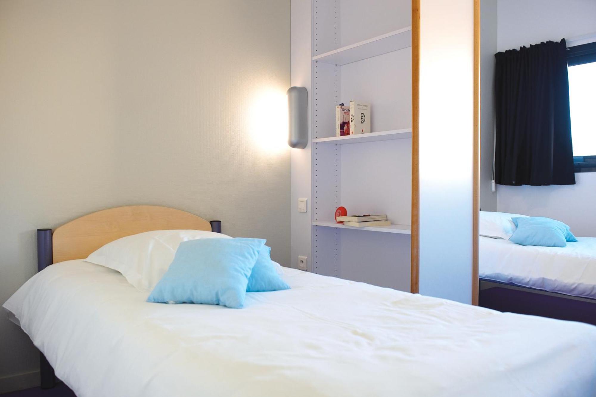 Hotel Jf Accueil & Formation Cholet Zewnętrze zdjęcie